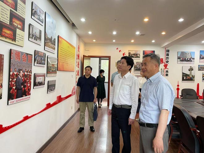 上海市民宗局领导走访华东神学院 上海市民宗局领导走访华东神学院